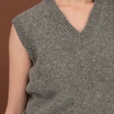 Жіноча жилетка сірого кольору byMe