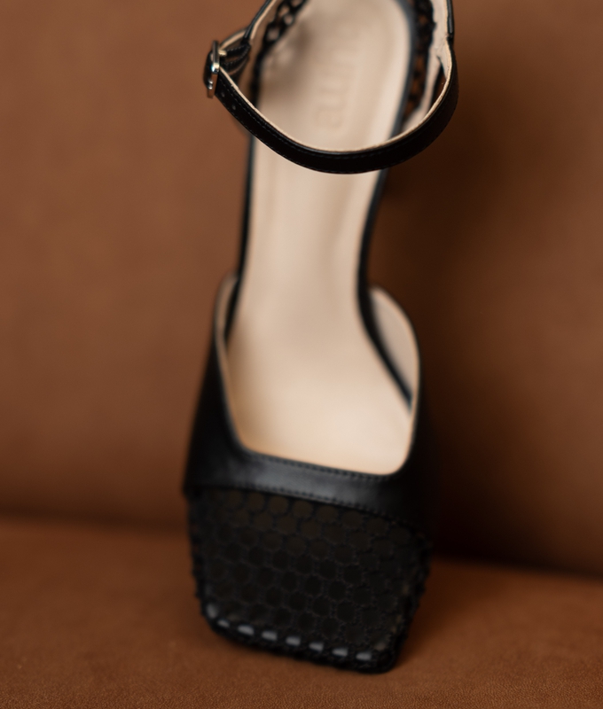Black high heels byMe