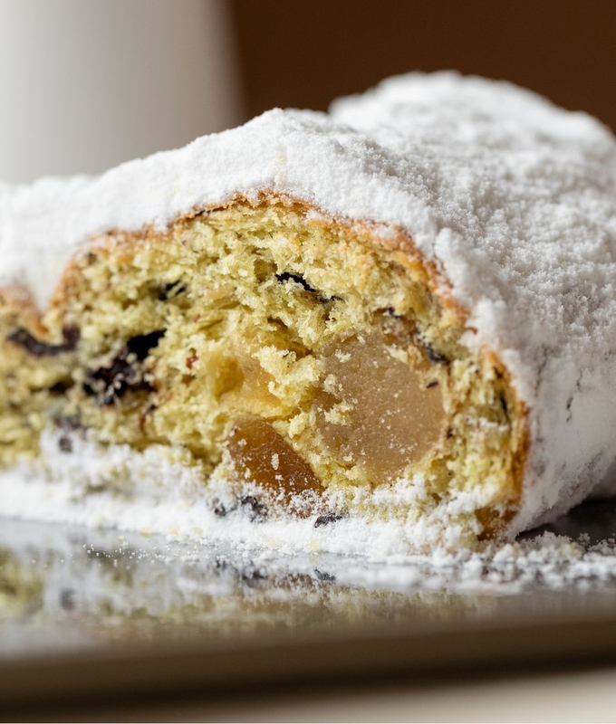 Штолен у вишитій серветці byMe