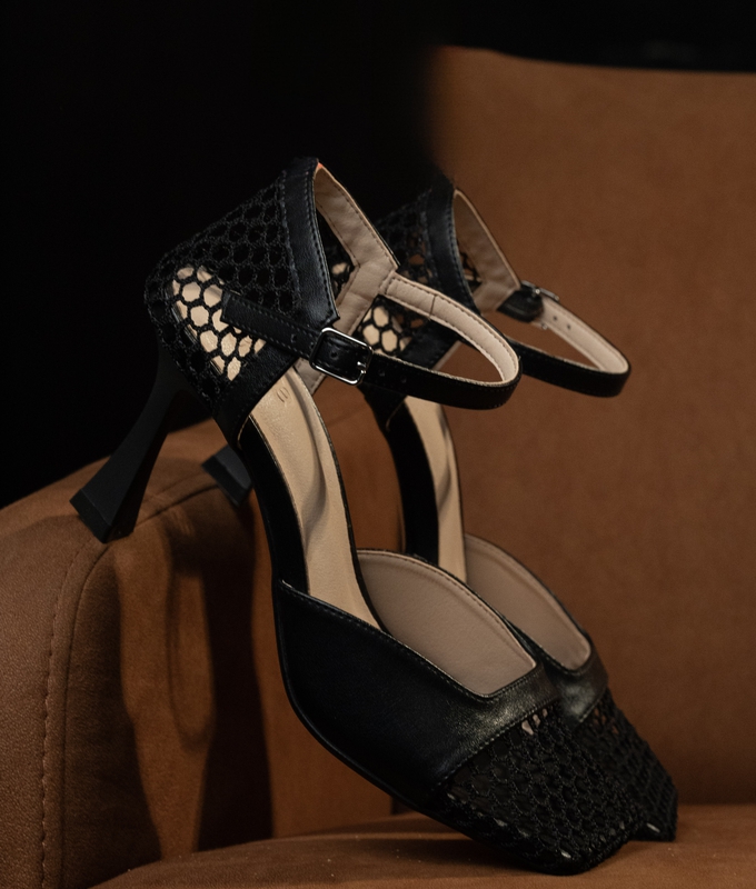 Black high heels byMe
