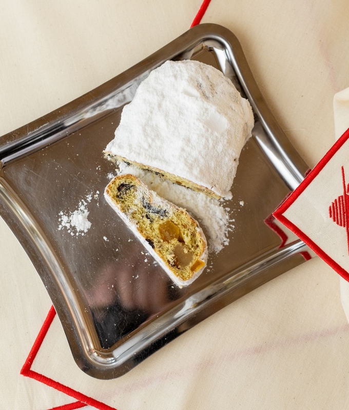 Штолен у вишитій серветці byMe